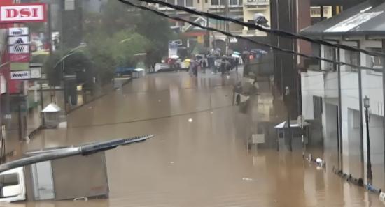 Weather Forces Train Halt, Cripples Road Network